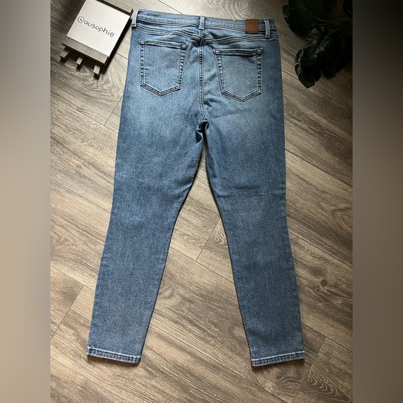 Level 99 high rise skinny ankle cigarette jeans in nostalgic wash. Size 10/30 - Picture 7 of 13